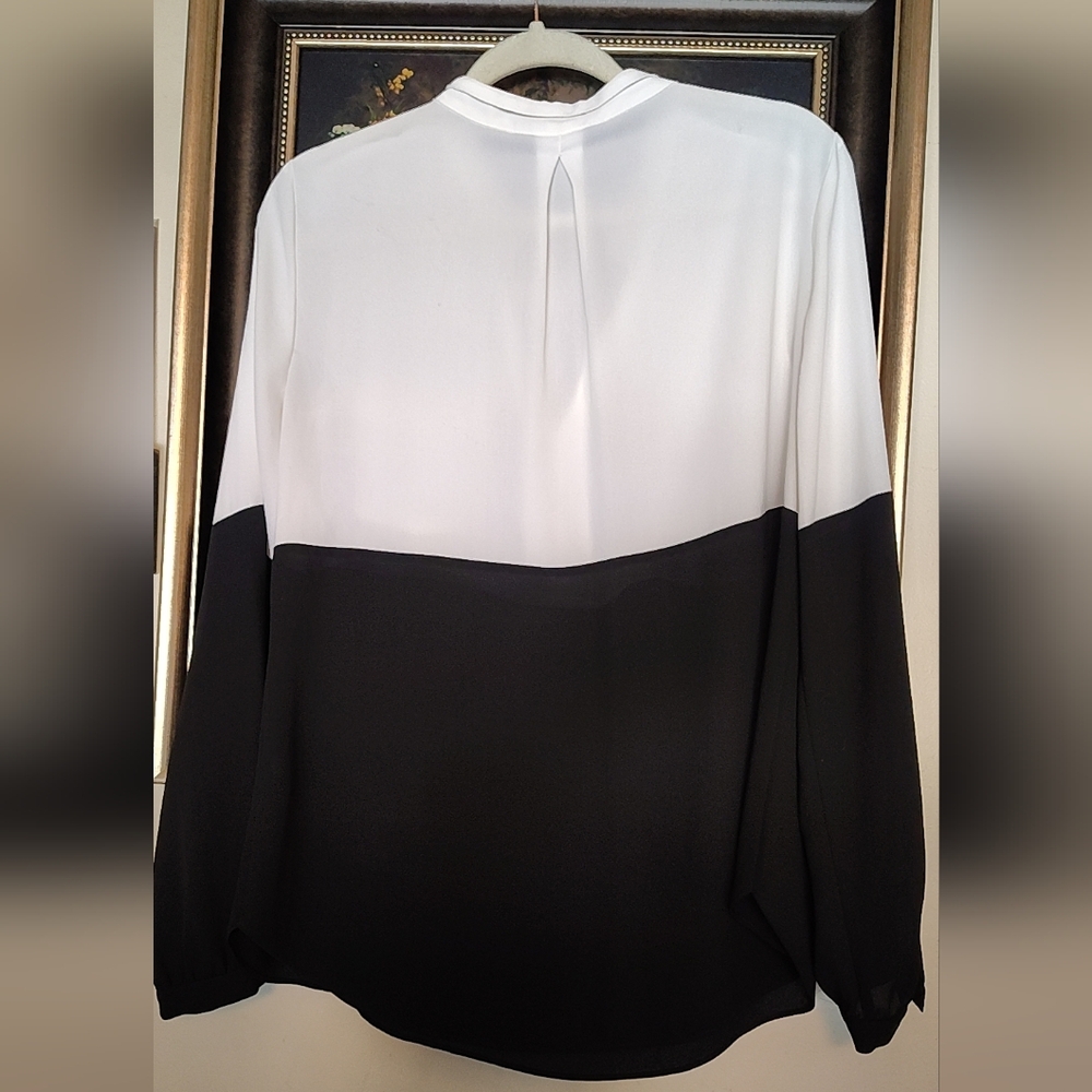 🖤 White House Black Market Contrast Blouse - Picture 5 of 6